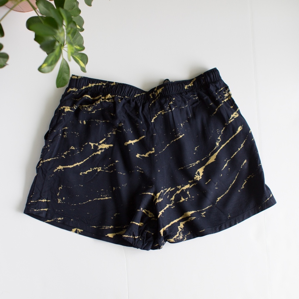 Gap Shorts - Picture 3 of 4